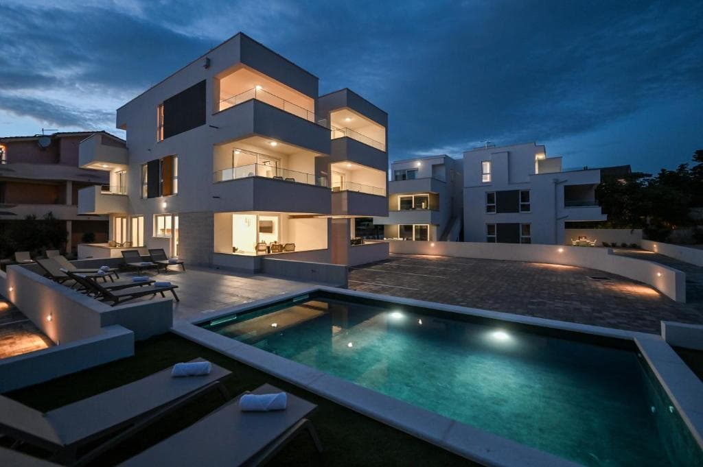 Appartamento Break 8 con piscina a Novalja