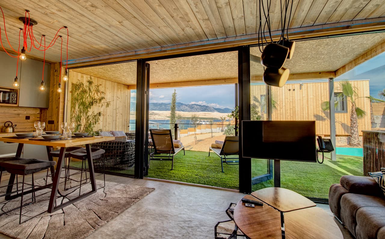 NOA Glamping Resort Novalja — villa e piscina a Zrce Beach, Novalja (1)